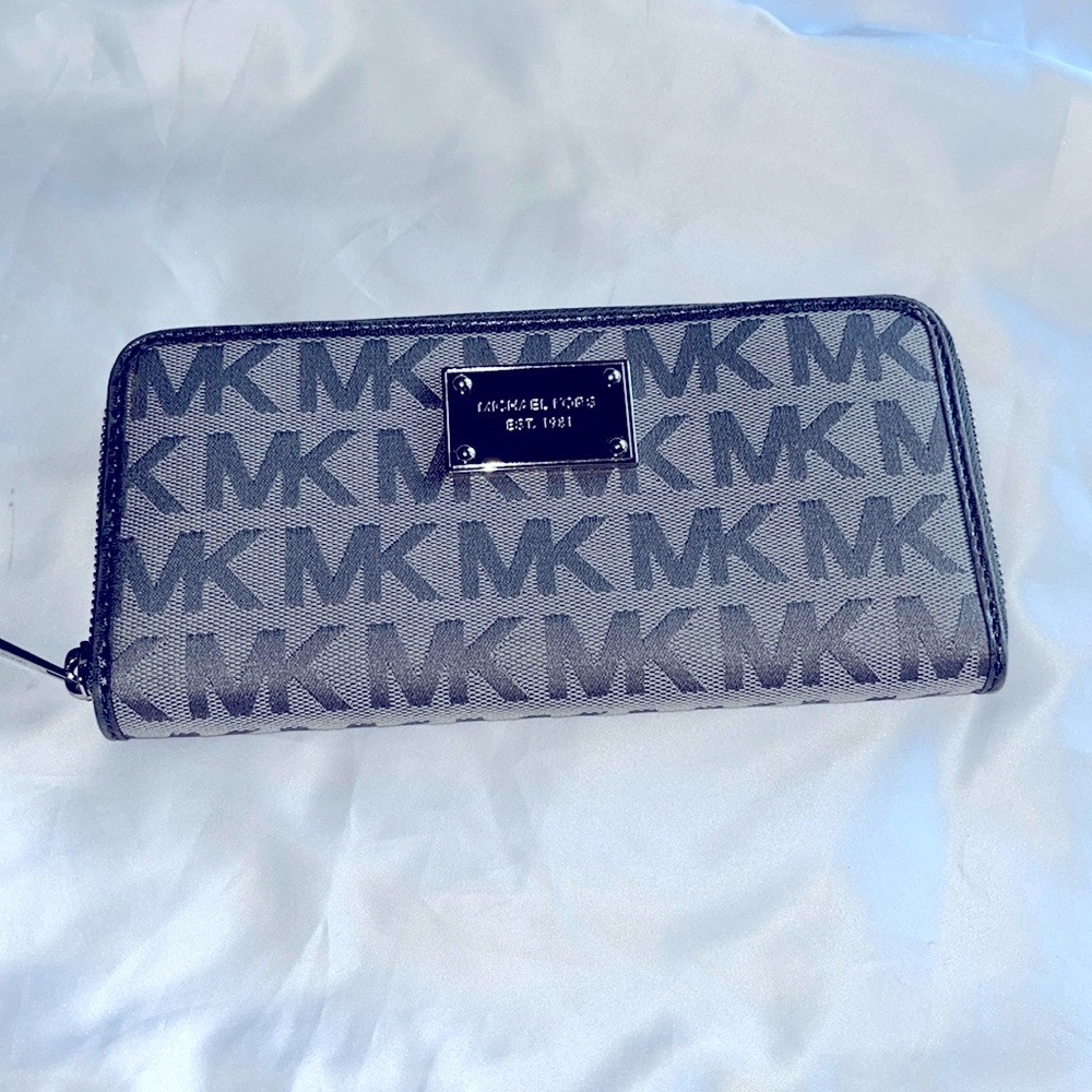 Michael Kors Light and Dark Gray Logo Long Wallet w/silver hardware EUC